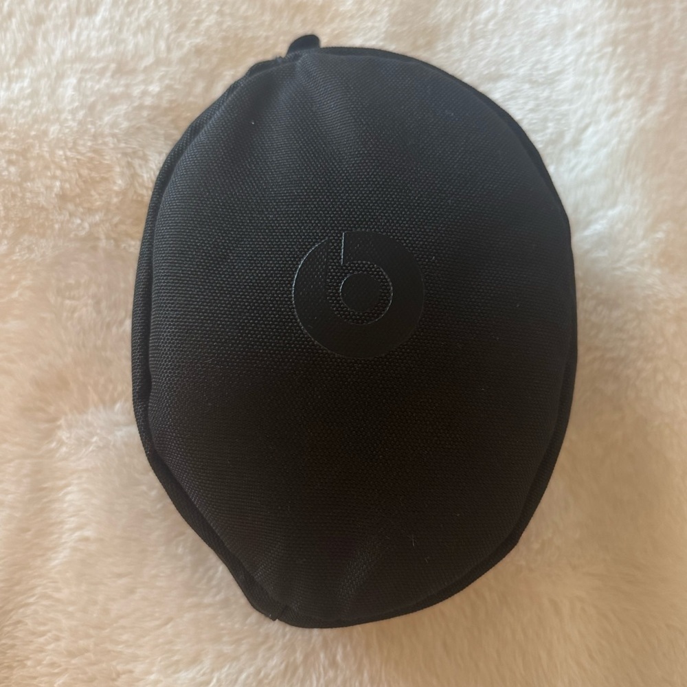 Beats Solo 3 Wireless Headphones - Picture 4 of 16